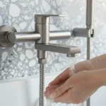 Bateria wannowa natynkowa Arcos – stal szczotkowana – Kolekcja Arcos – BOCCO