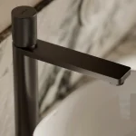 Bateria umywalkowa nablatowa wysoka Vellum – gun metal – Kolekcja Vellum – BOCCO