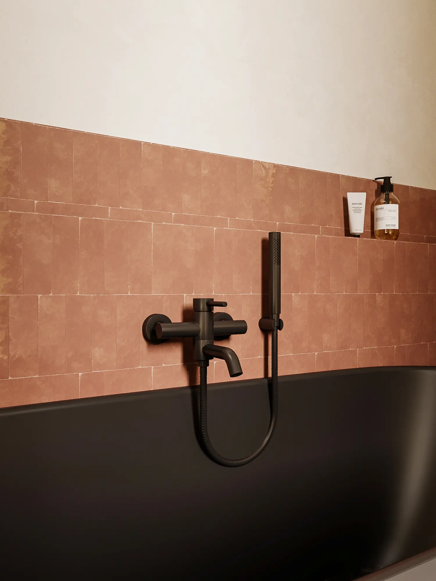 Bateria wannowa natynkowa Structa – czarny mat