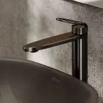 Bateria umywalkowa nablatowa wysoka Essia – gun metal - Kolekcja Essia - BOCCO
