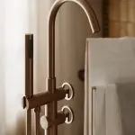 Bateria wannowa wolnostojąca Nebis – brąz szczotkowany - Kolekcja Nebis - BOCCO
