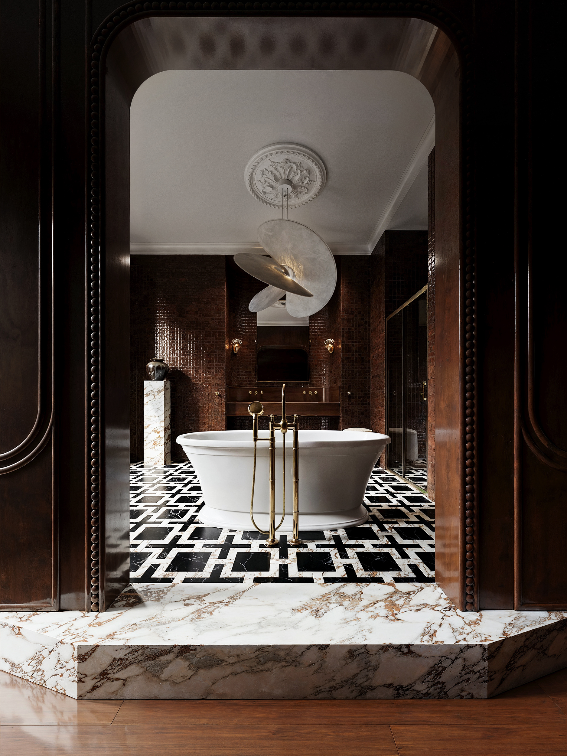 Quiet Luxury w łazience — jak urządzić wnętrze w stylu dyskretnego luksusu