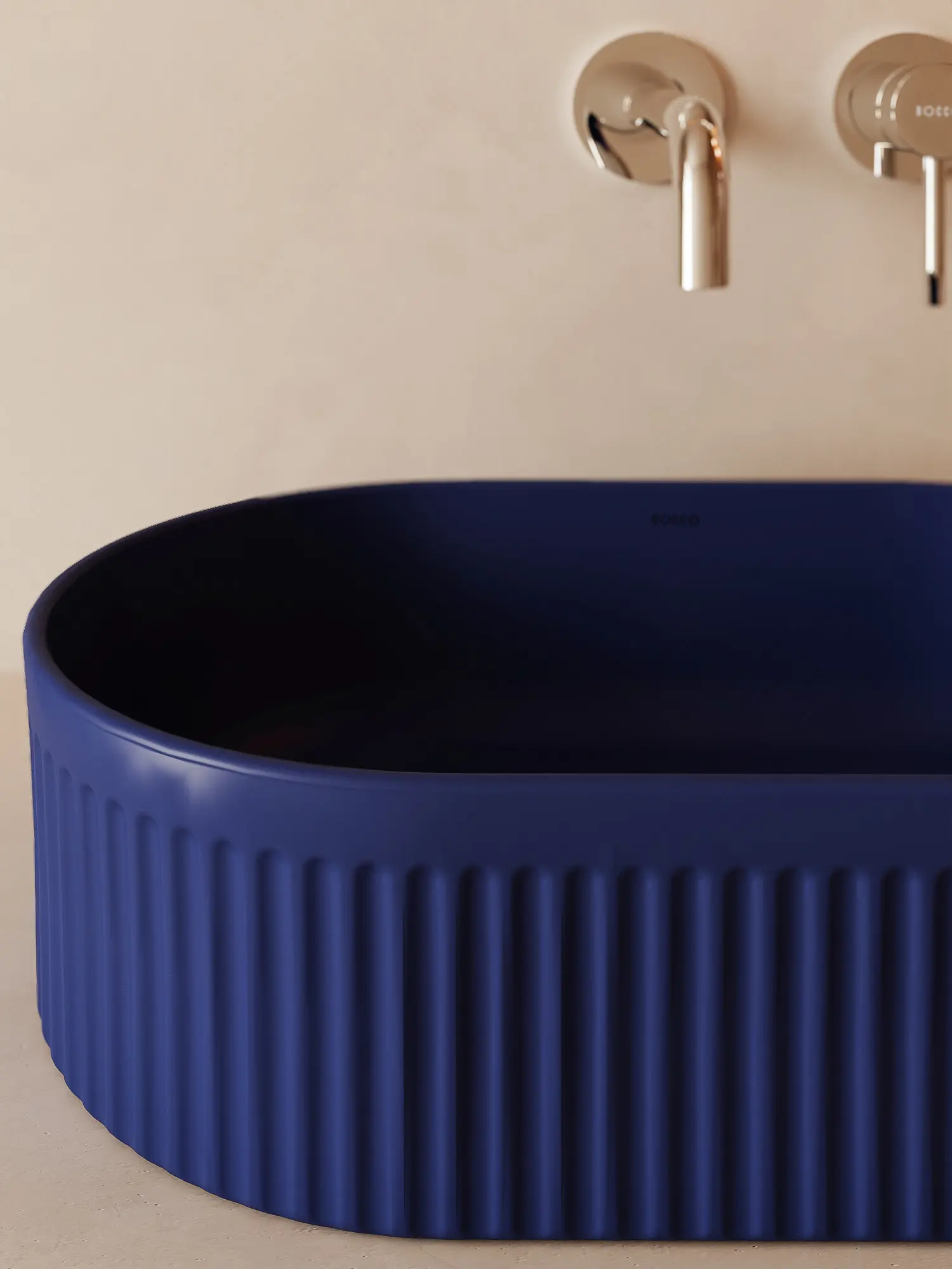 Umywalka nablatowa Pleat owalna – cobalt blue