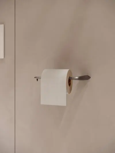 Uchwyt na papier toaletowy Nebis – gun metal